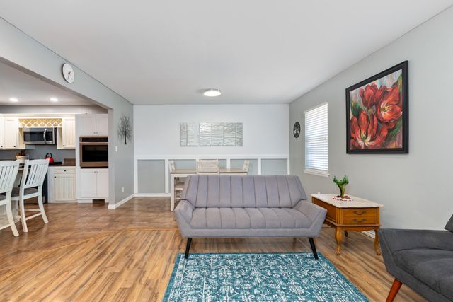 1308 S Oak Street, Grove, OK 74344