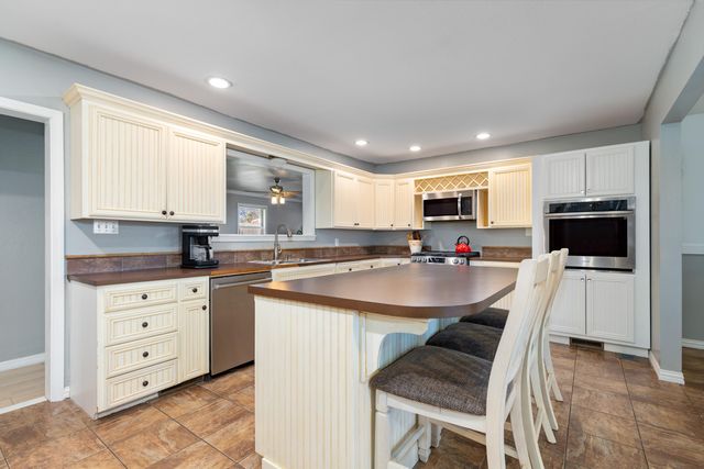 1308 S Oak Street, Grove, OK 74344