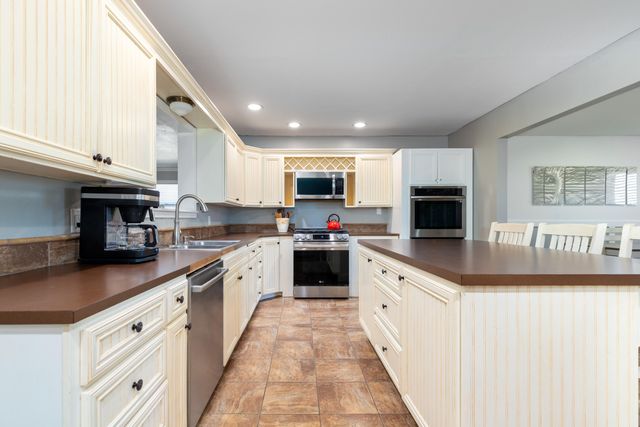 1308 S Oak Street, Grove, OK 74344