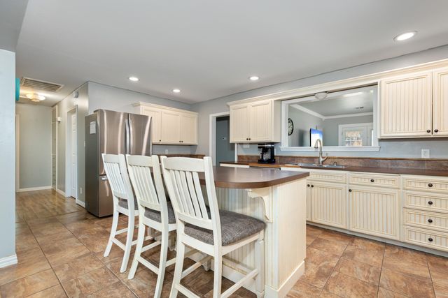 1308 S Oak Street, Grove, OK 74344