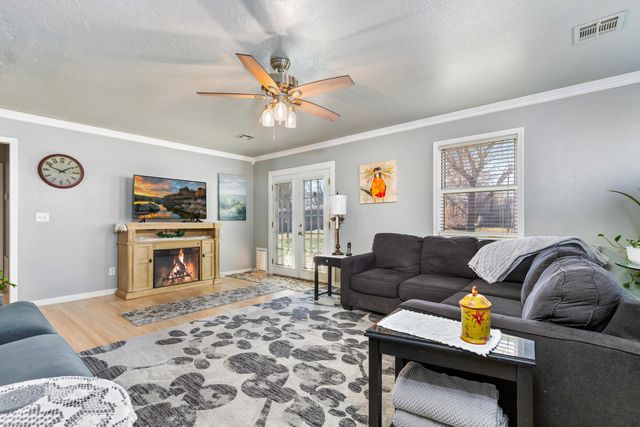 1308 S Oak Street, Grove, OK 74344