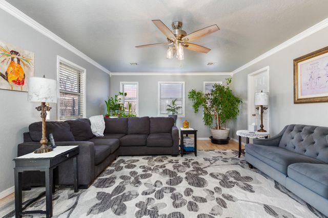 1308 S Oak Street, Grove, OK 74344