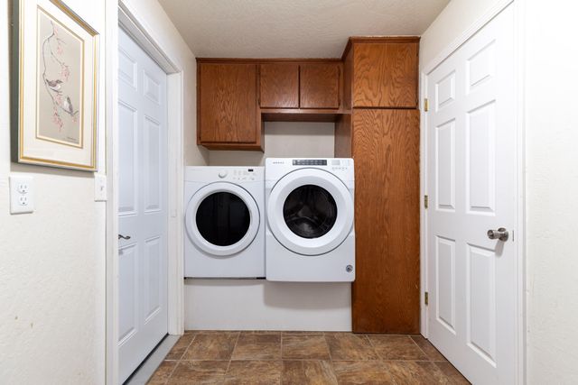 1308 S Oak Street, Grove, OK 74344