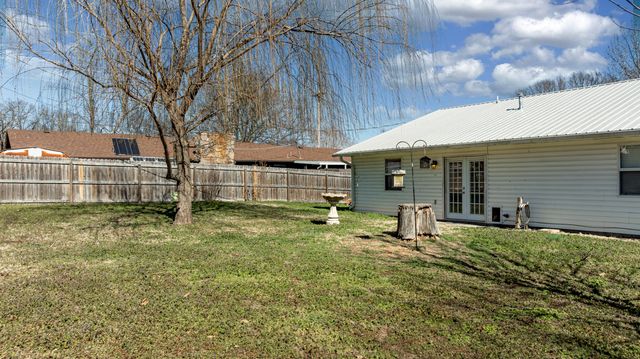 1308 S Oak Street, Grove, OK 74344