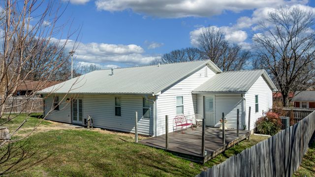 1308 S Oak Street, Grove, OK 74344