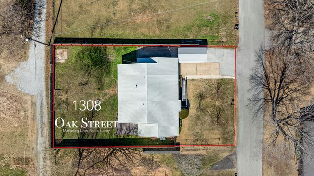 1308 S Oak Street, Grove, OK 74344