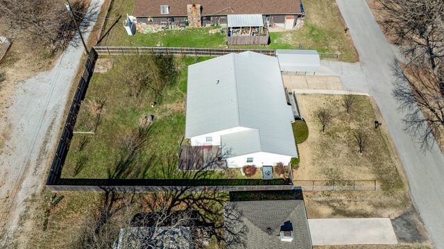 1308 S Oak Street, Grove, OK 74344