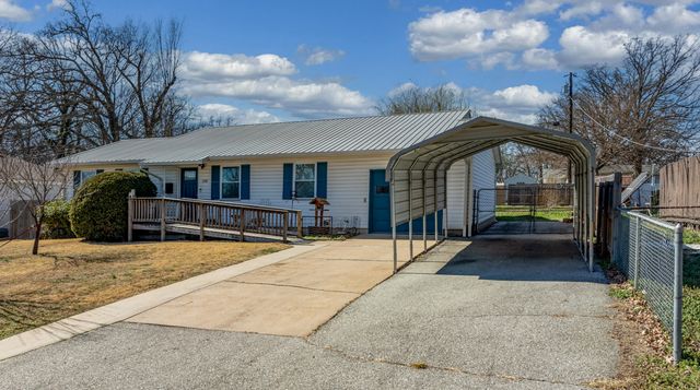 1308 S Oak Street, Grove, OK 74344