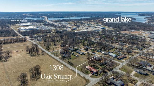 1308 S Oak Street, Grove, OK 74344
