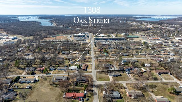 1308 S Oak Street, Grove, OK 74344