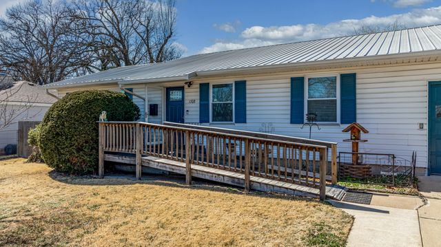1308 S Oak Street, Grove, OK 74344