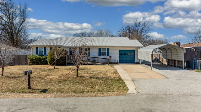 1308 S Oak Street, Grove, OK 74344