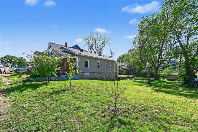 212 S 8TH Street, Kansas City, KS 66101