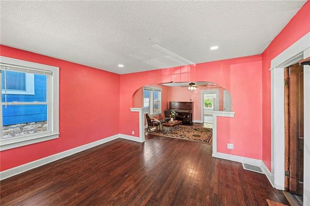 212 S 8TH Street, Kansas City, KS 66101