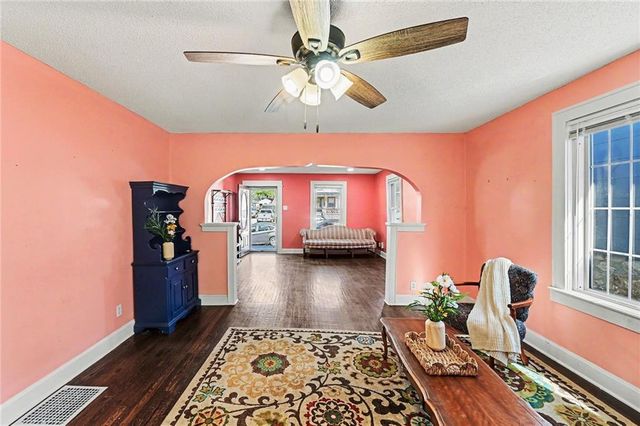 212 S 8TH Street, Kansas City, KS 66101