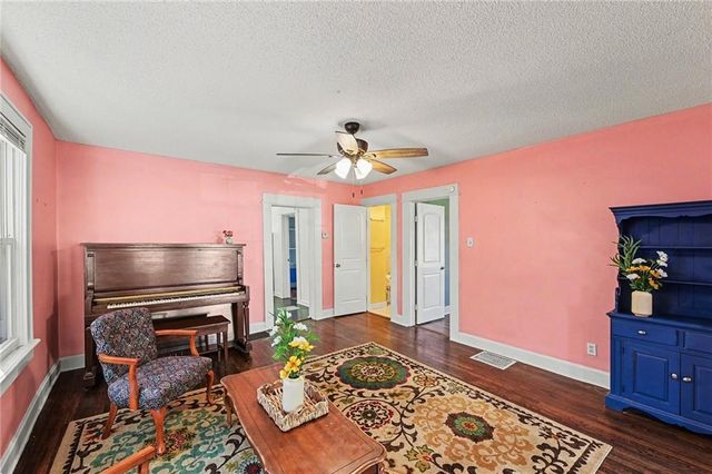 212 S 8TH Street, Kansas City, KS 66101