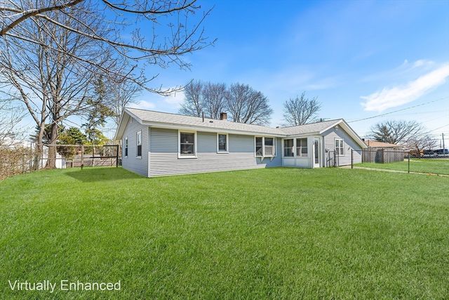 98 Brookfield Dr, Brockton, MA 02302