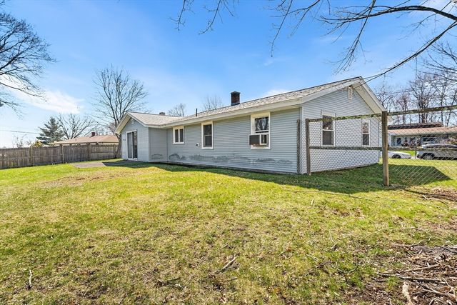 98 Brookfield Dr, Brockton, MA 02302