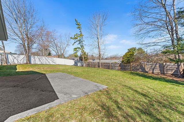 98 Brookfield Dr, Brockton, MA 02302