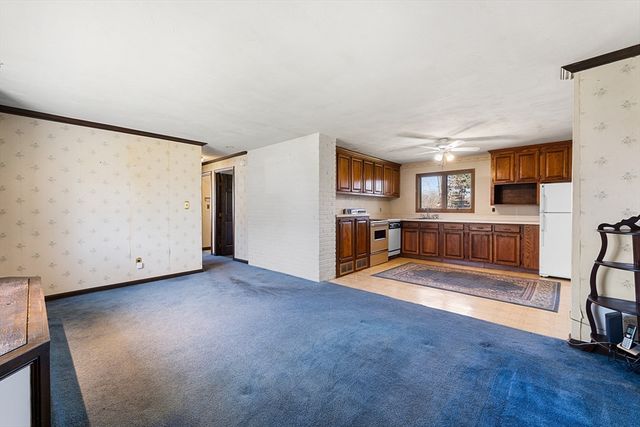 98 Brookfield Dr, Brockton, MA 02302