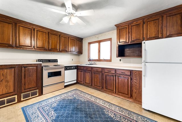 98 Brookfield Dr, Brockton, MA 02302