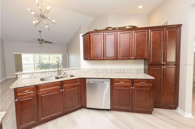 5308 BOWLINE COURT, Oxford, FL 34484