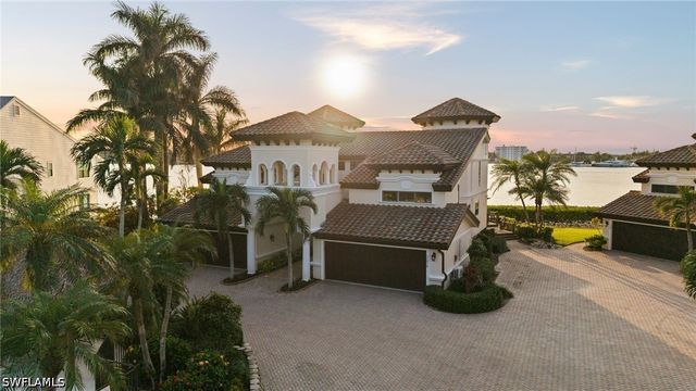 1301 Chesapeake AVE 1B, Naples, FL 34102