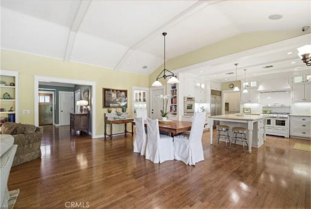 4227 Bellaire Avenue, Studio City, CA 91604