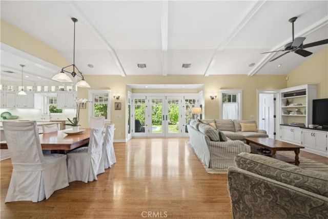 4227 Bellaire Avenue, Studio City, CA 91604