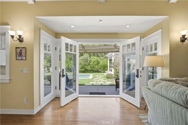 4227 Bellaire Avenue, Studio City, CA 91604