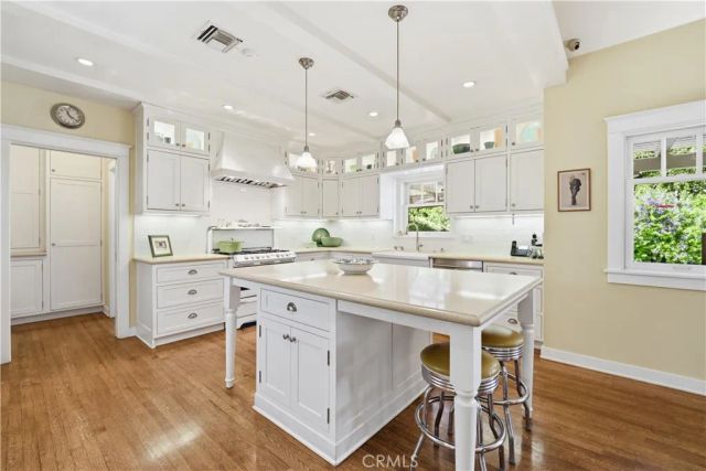 4227 Bellaire Avenue, Studio City, CA 91604