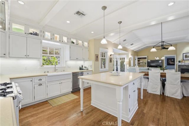 4227 Bellaire Avenue, Studio City, CA 91604