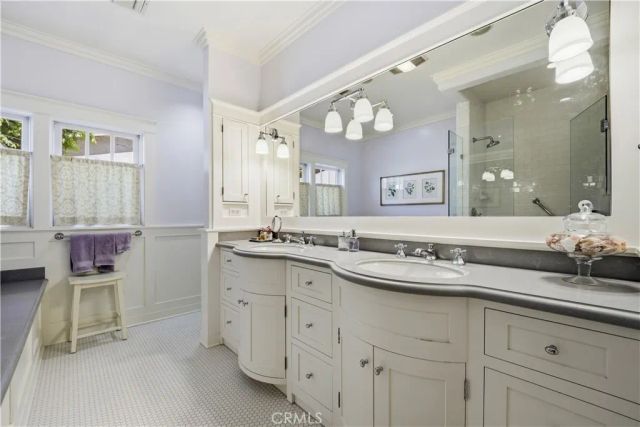 4227 Bellaire Avenue, Studio City, CA 91604