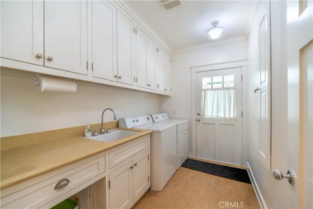 4227 Bellaire Avenue, Studio City, CA 91604