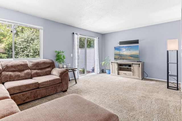 10658 Hummingbird Street NW, Coon Rapids, MN 55433