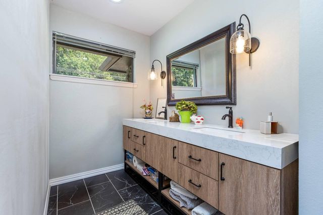 2720 Thompson Road, Grove, OK 74344