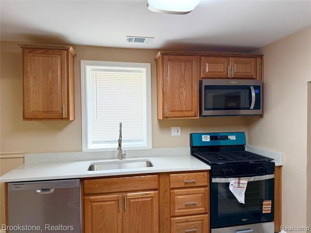 18374 Mesle Street, Roseville, MI 48066
