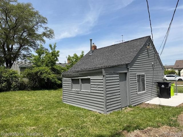18374 Mesle Street, Roseville, MI 48066