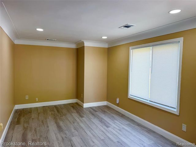 18374 Mesle Street, Roseville, MI 48066