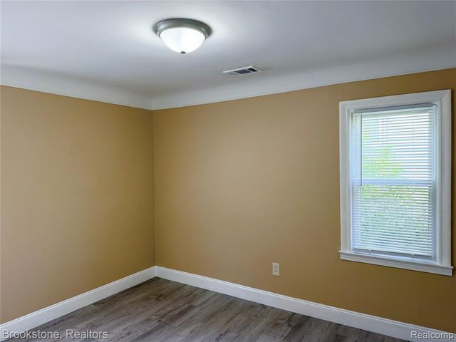 18374 Mesle Street, Roseville, MI 48066