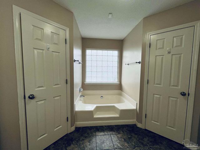 5498 Keel Dr, Pensacola, FL 32507