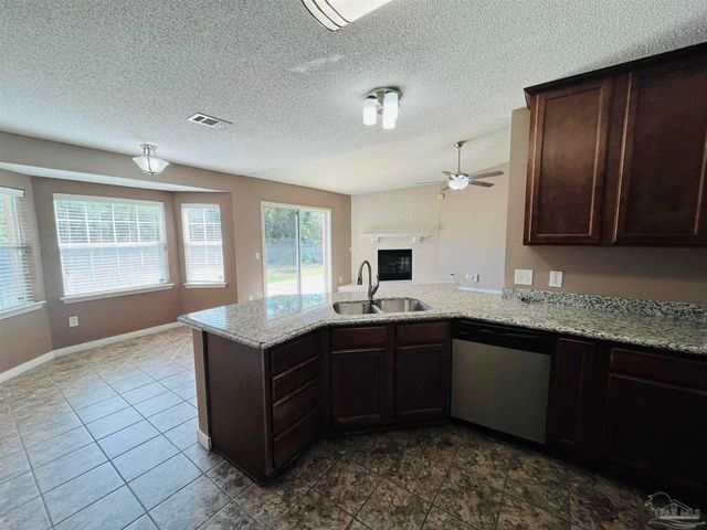 5498 Keel Dr, Pensacola, FL 32507