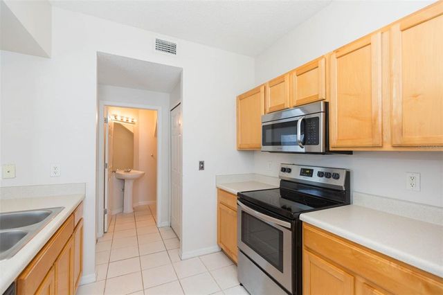 18162 PARADISE POINT DRIVE, Tampa, FL 33647