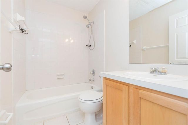 18162 PARADISE POINT DRIVE, Tampa, FL 33647