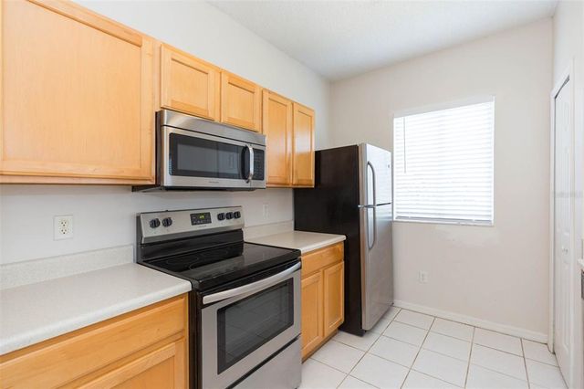 18162 PARADISE POINT DRIVE, Tampa, FL 33647