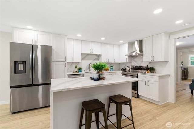 20103 75th Avenue NE, Kenmore, WA 98028