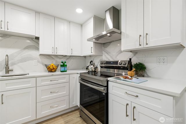 20103 75th Avenue NE, Kenmore, WA 98028