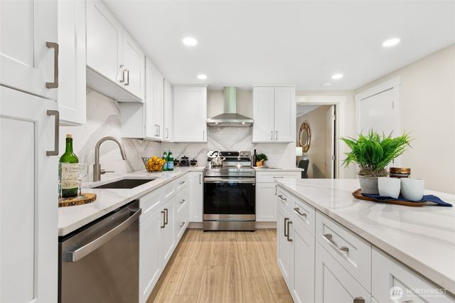 20103 75th Avenue NE, Kenmore, WA 98028