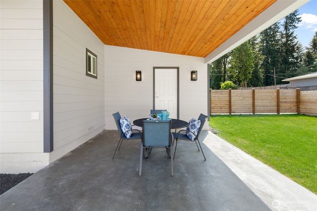 20103 75th Avenue NE, Kenmore, WA 98028