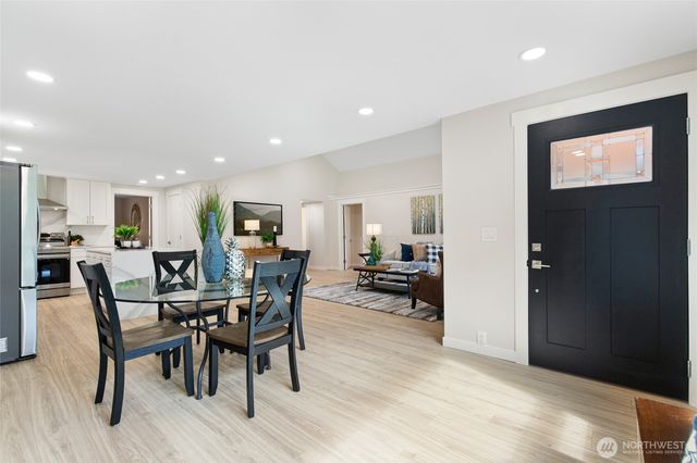 20103 75th Avenue NE, Kenmore, WA 98028